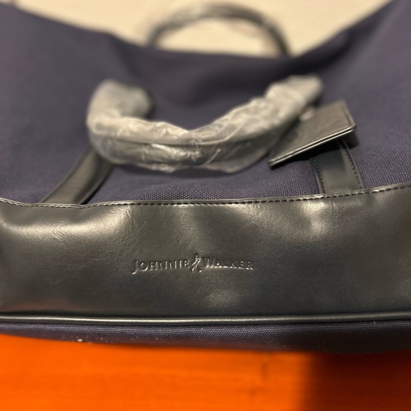 Johnnie Walker Whisky Blue Label Duffle Bag NEW. Condition is New. - Picture 5 of 10